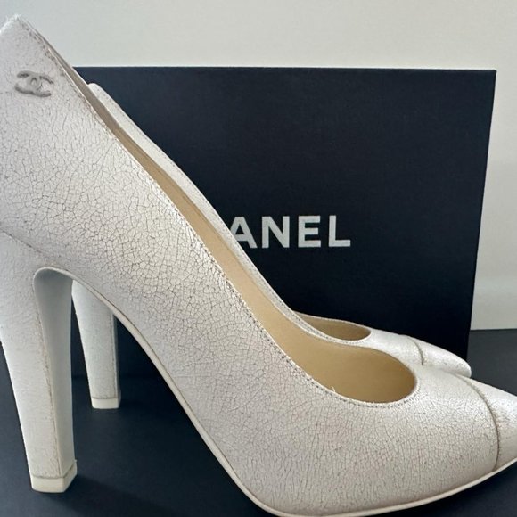 Chanel White Leather Pointed Pumps - Picture 5 of 6